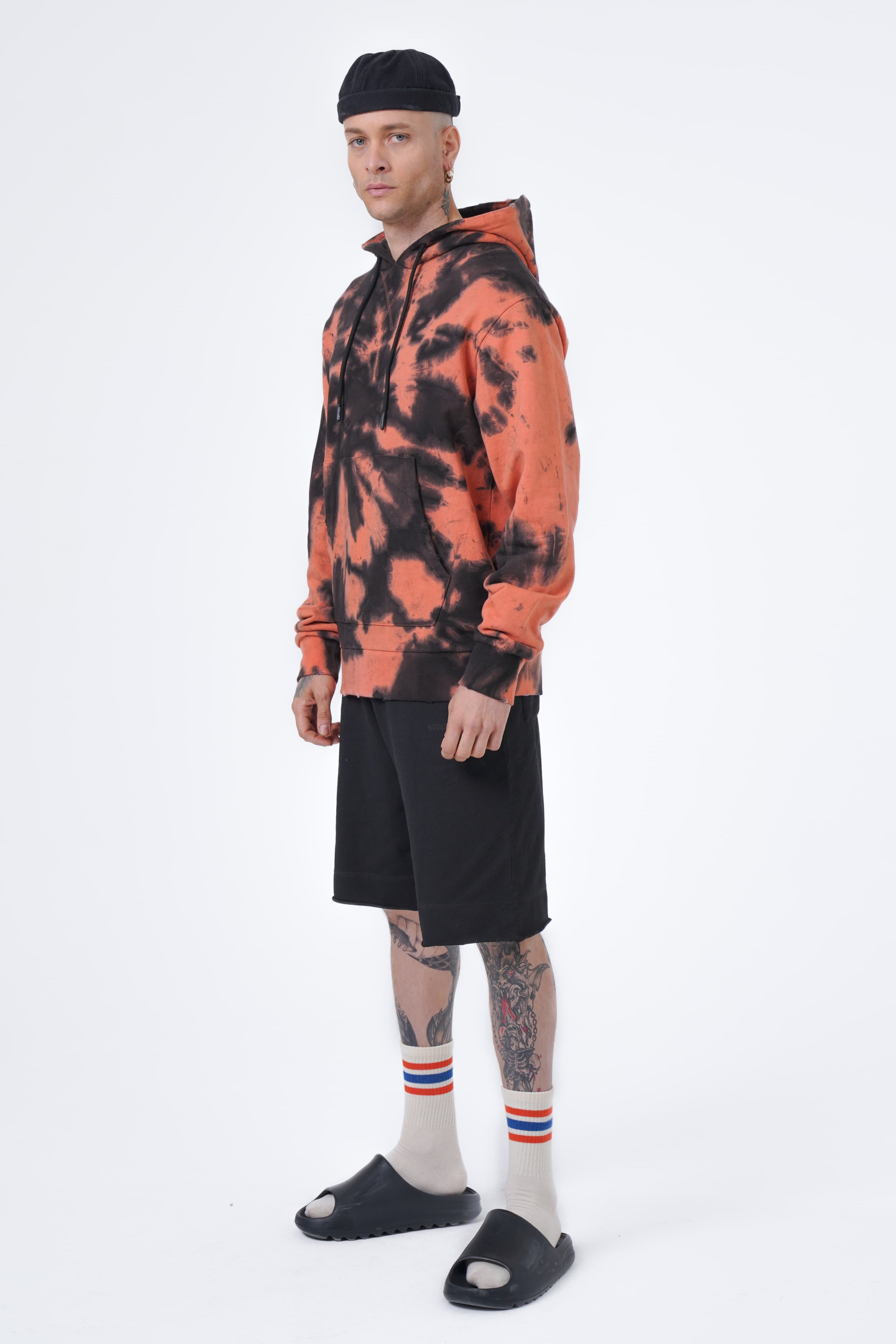 Krawattengefärbter Kapuzenpullover