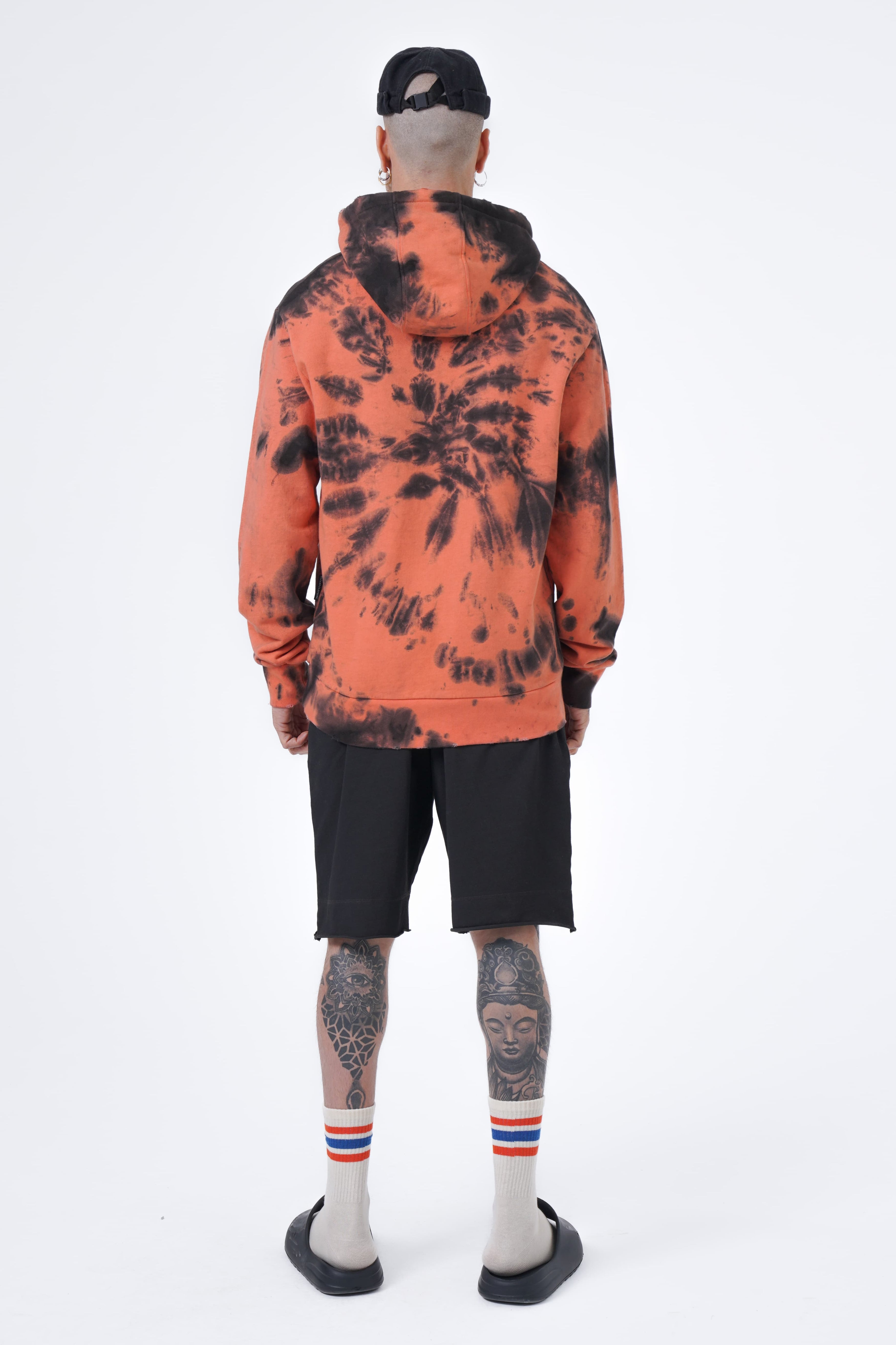 Krawattengefärbter Kapuzenpullover