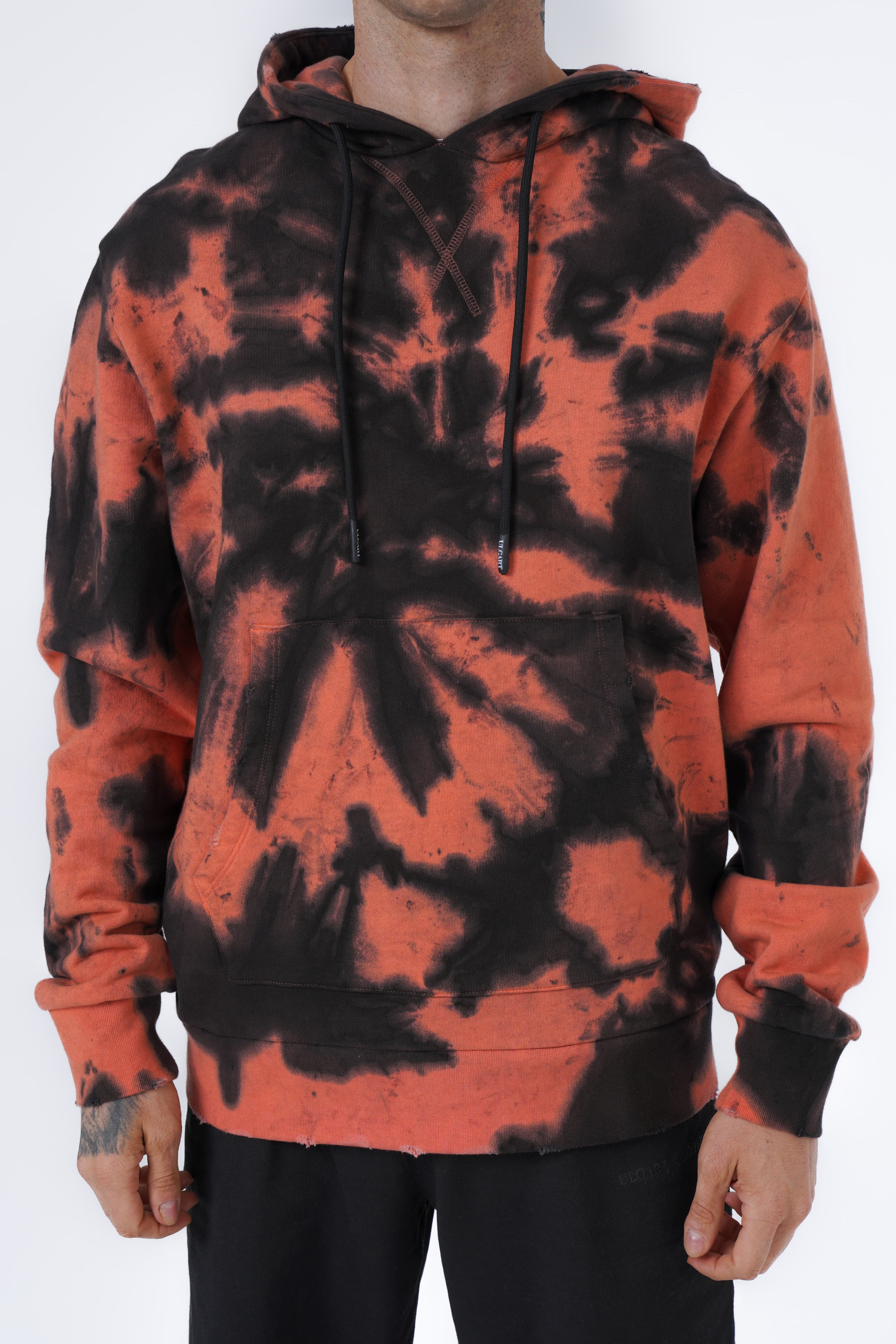 Krawattengefärbter Kapuzenpullover