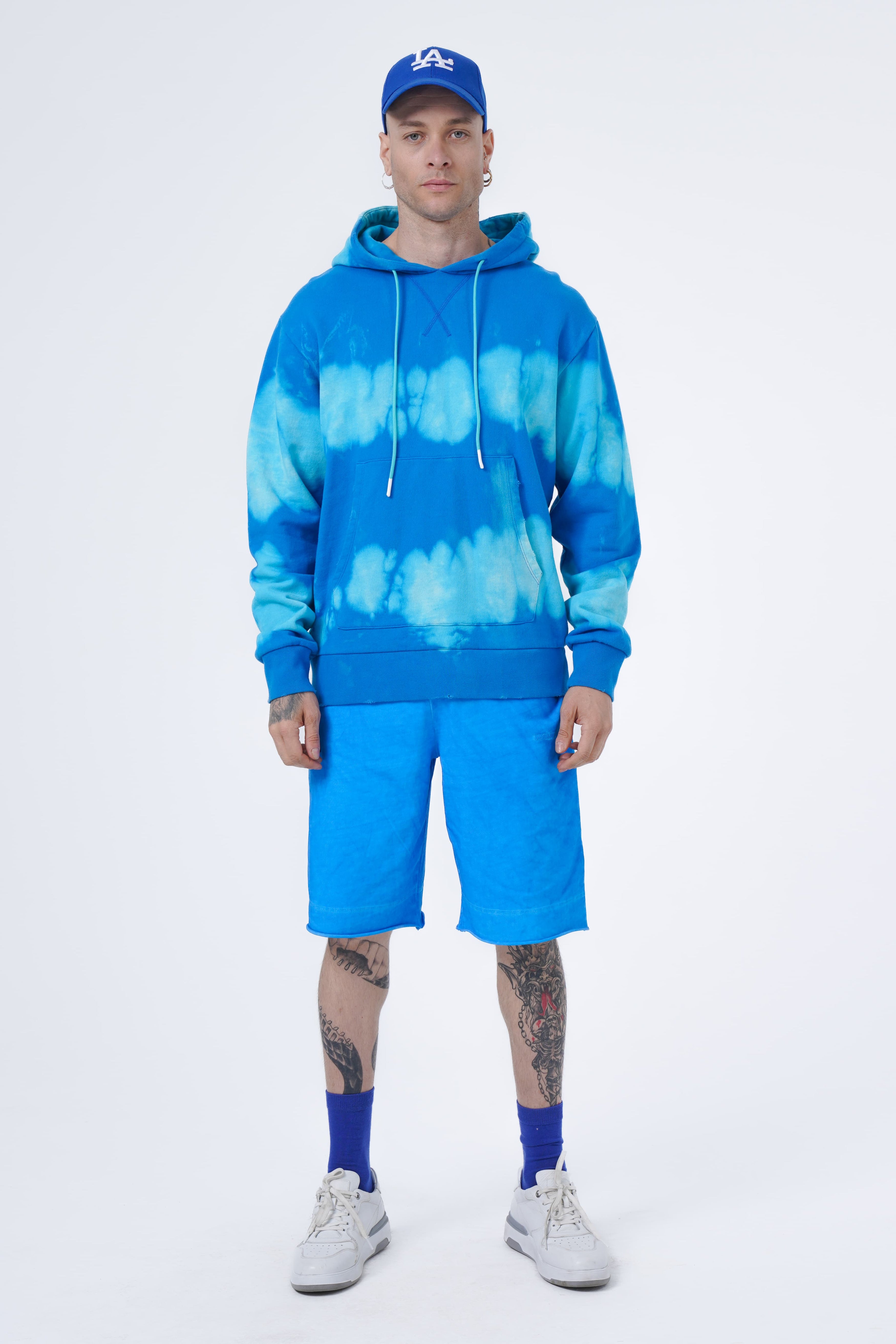 Krawattengefärbter Kapuzenpullover