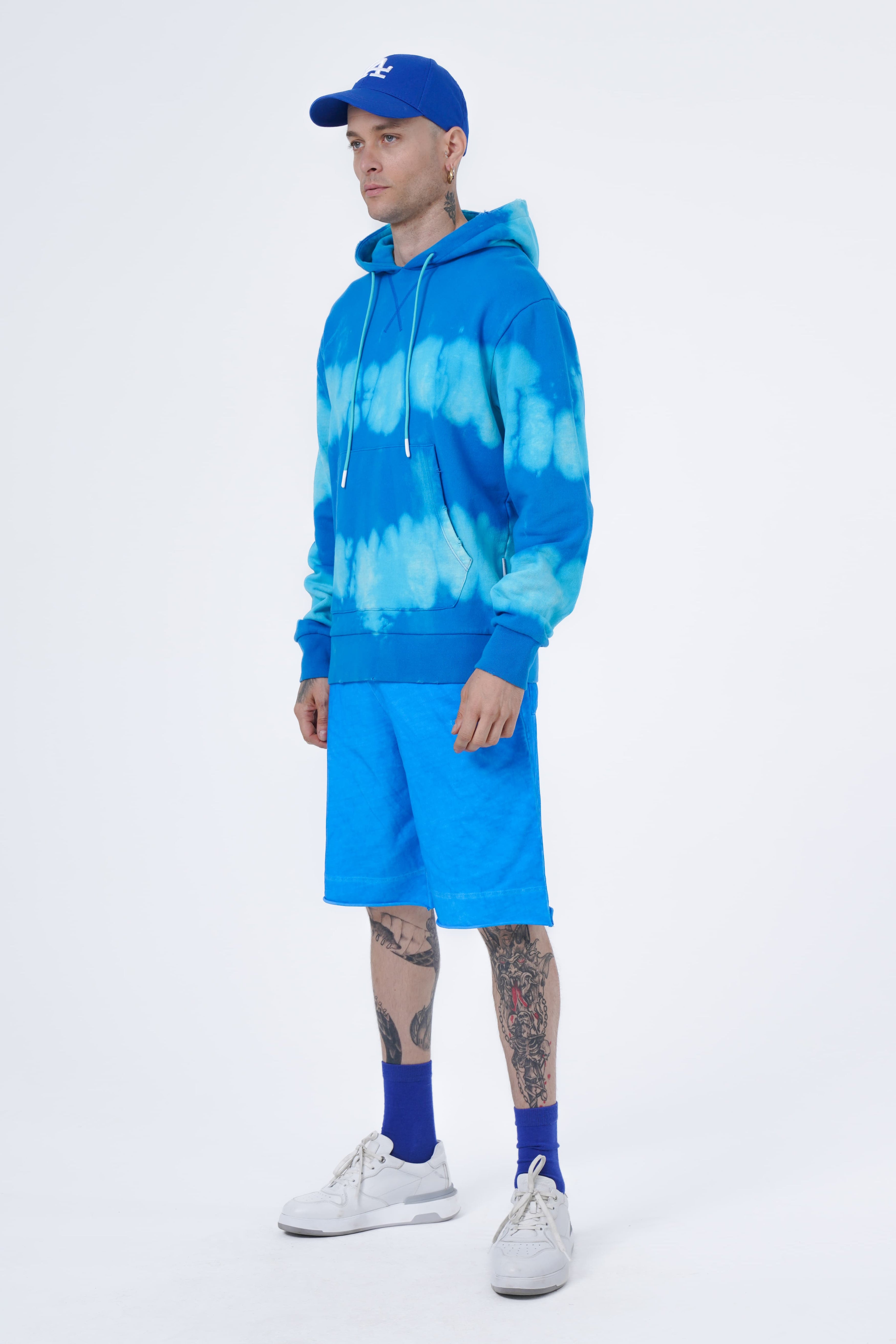 Krawattengefärbter Kapuzenpullover