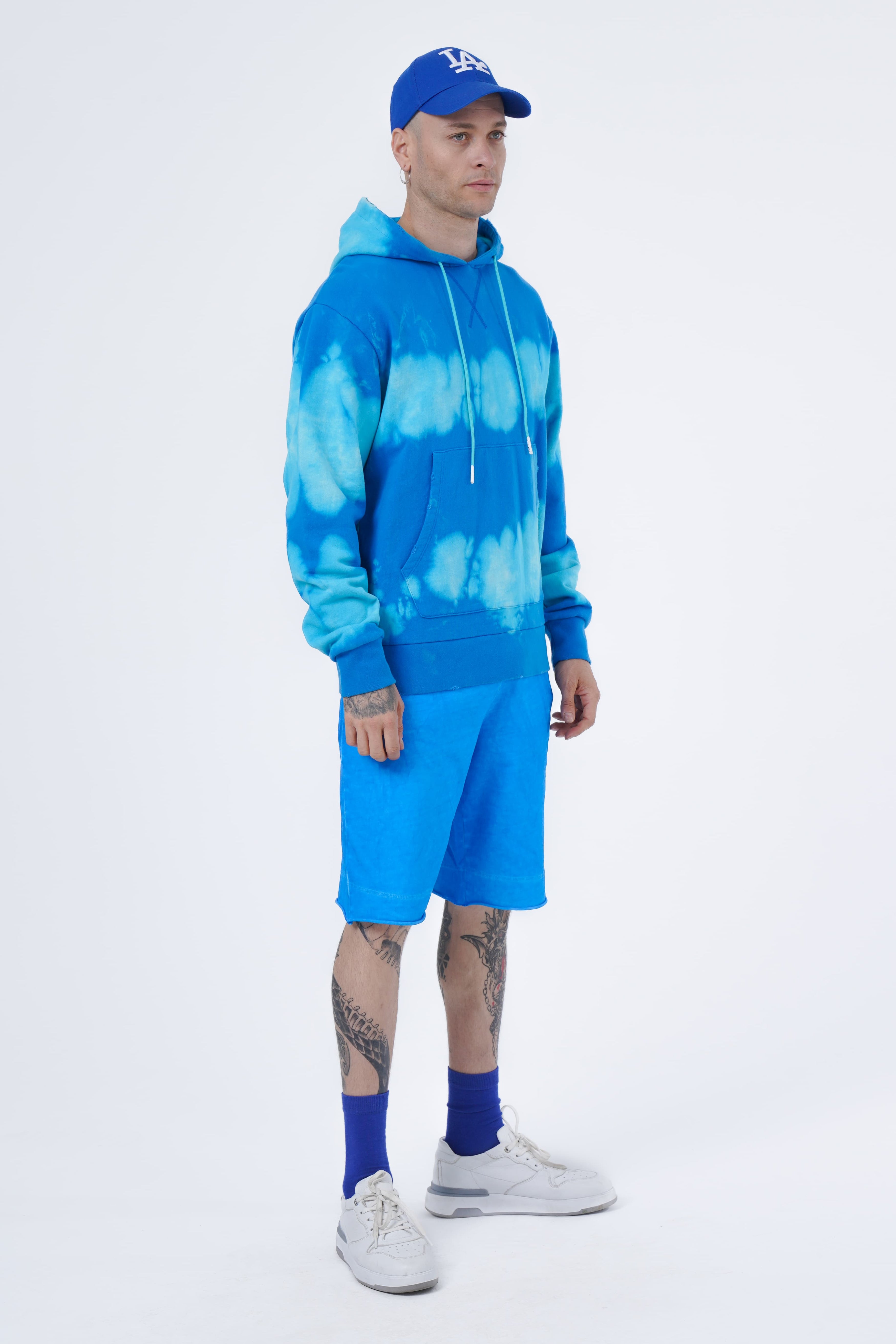 Krawattengefärbter Kapuzenpullover