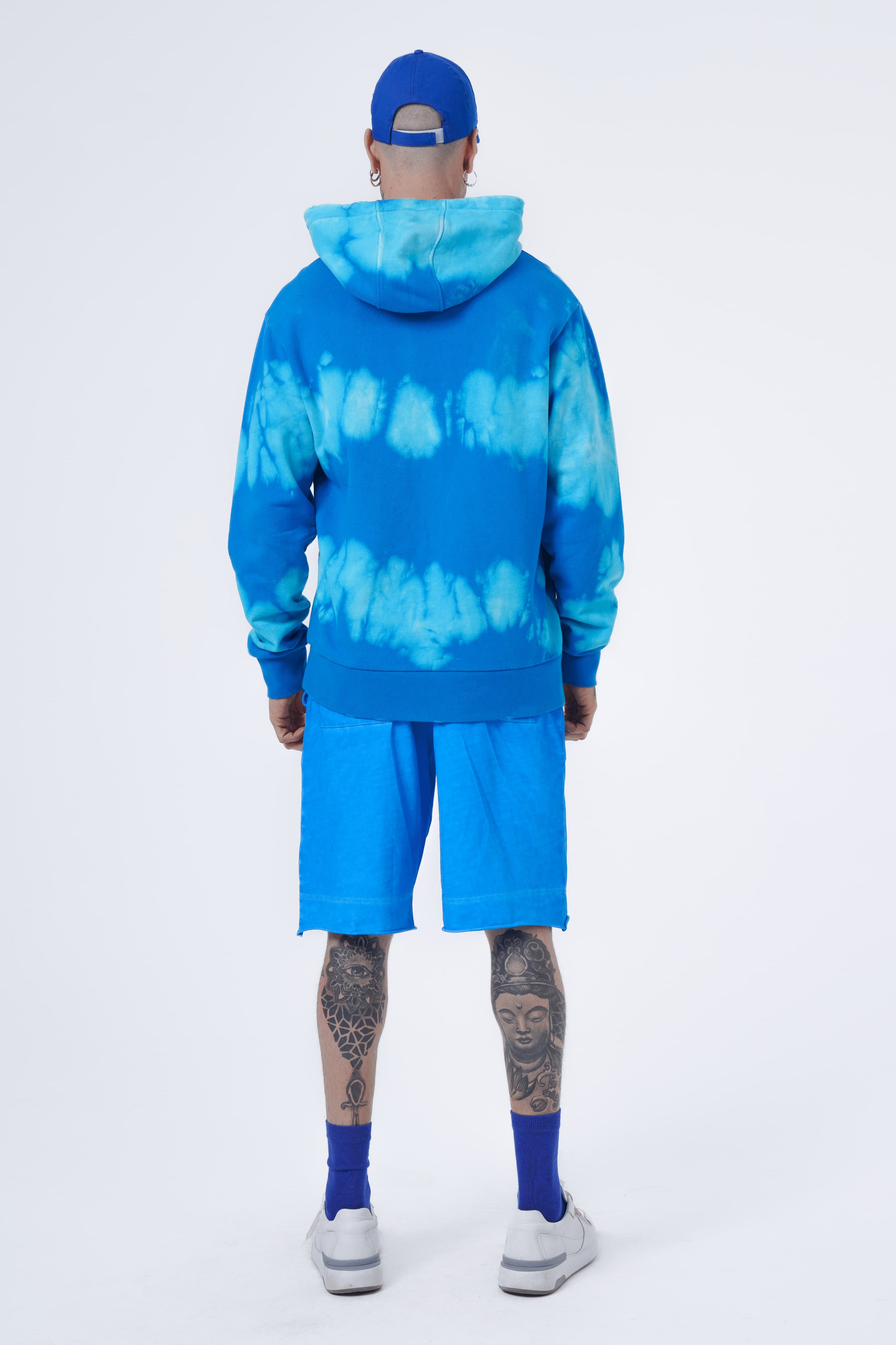 Krawattengefärbter Kapuzenpullover