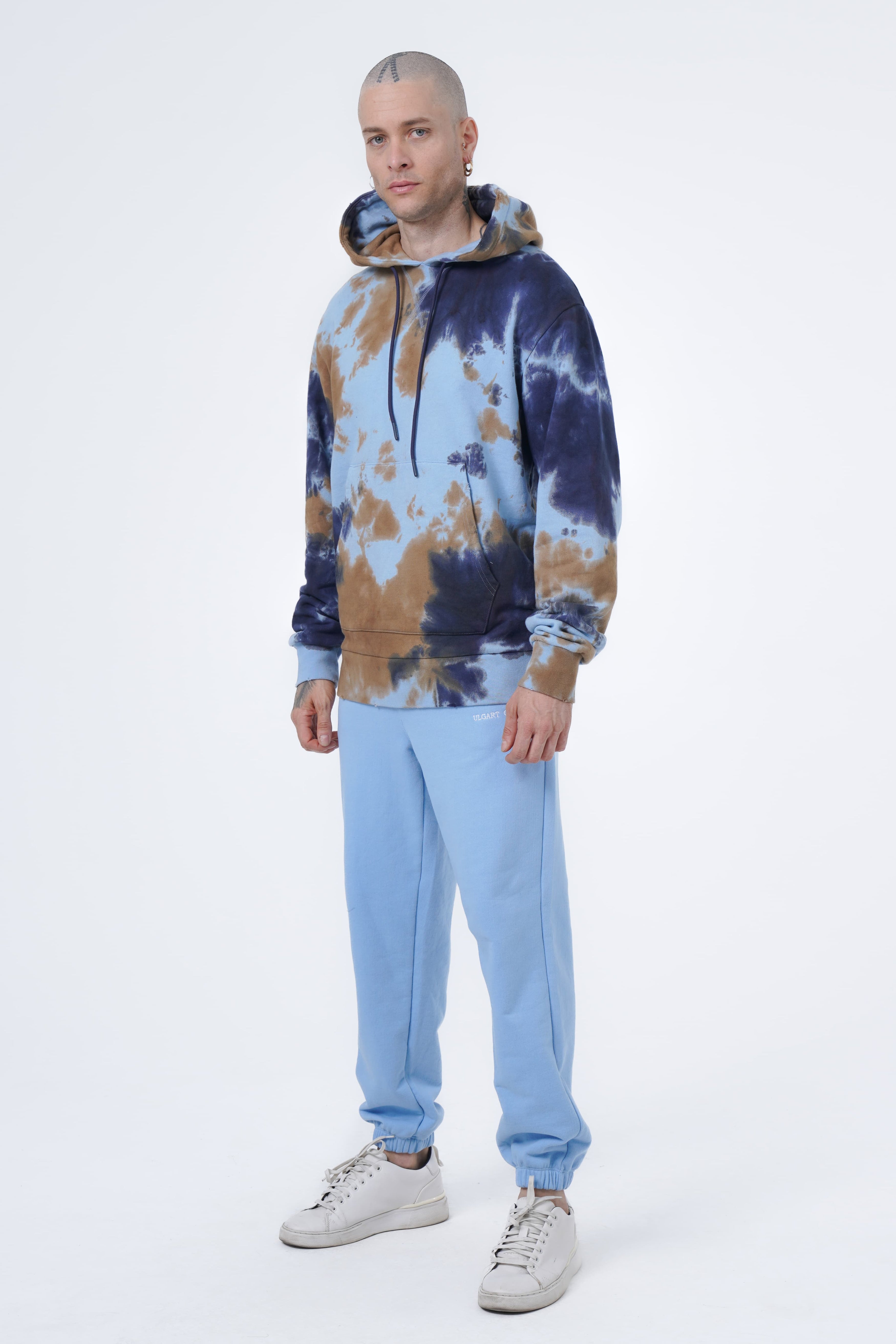 Krawattengefärbter Kapuzenpullover