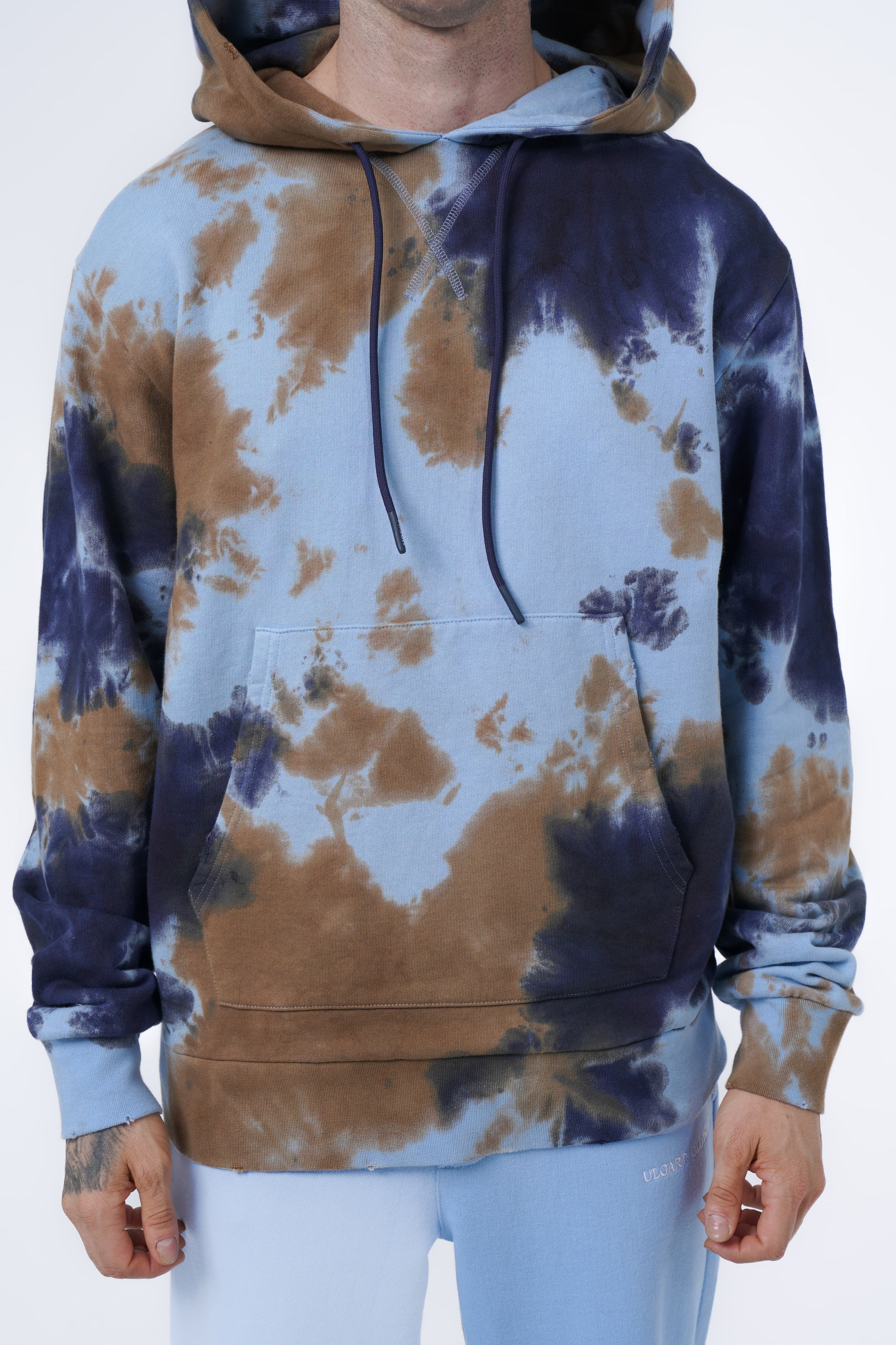 Krawattengefärbter Kapuzenpullover