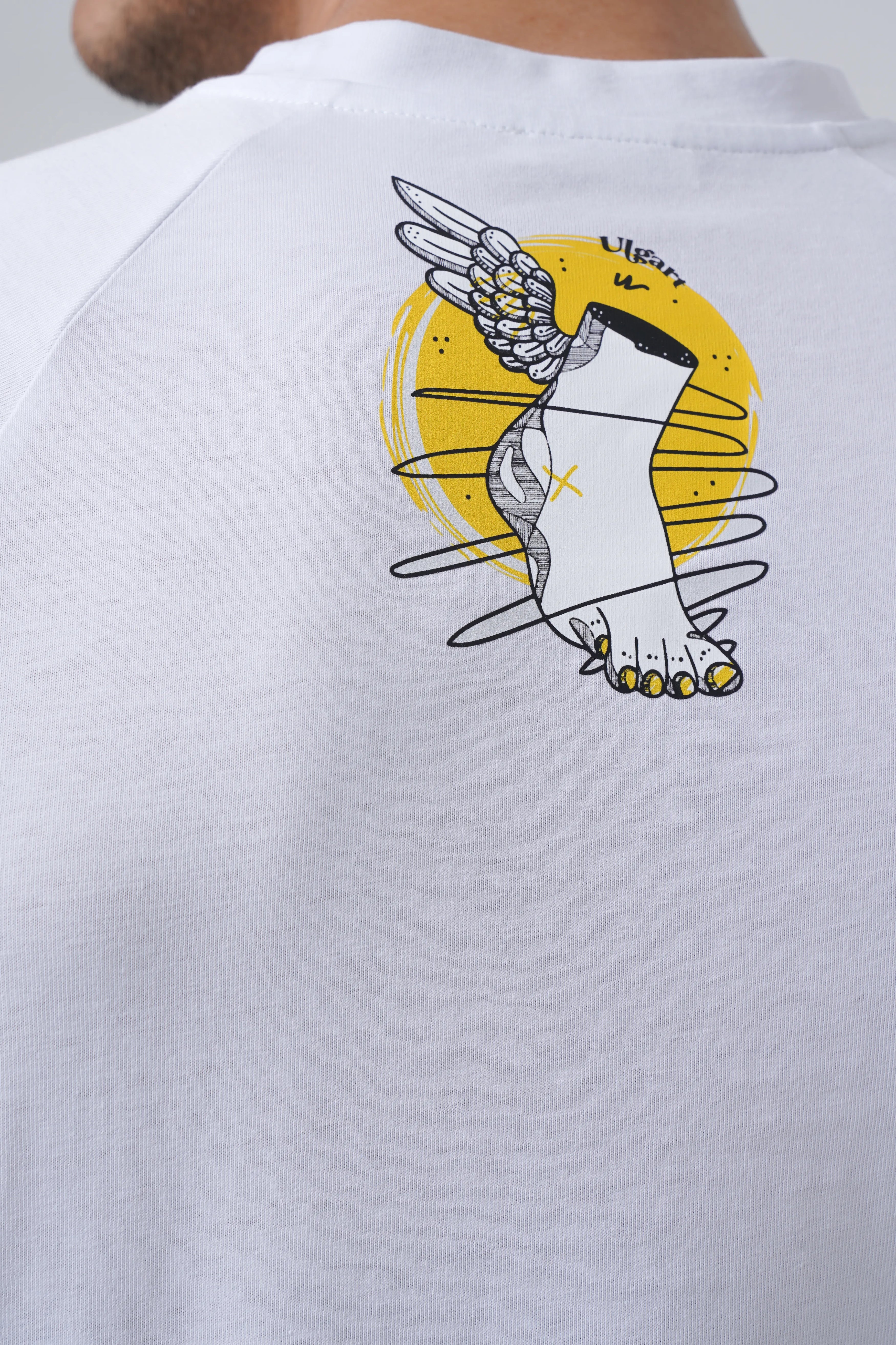 raglan tshirt with print in the back