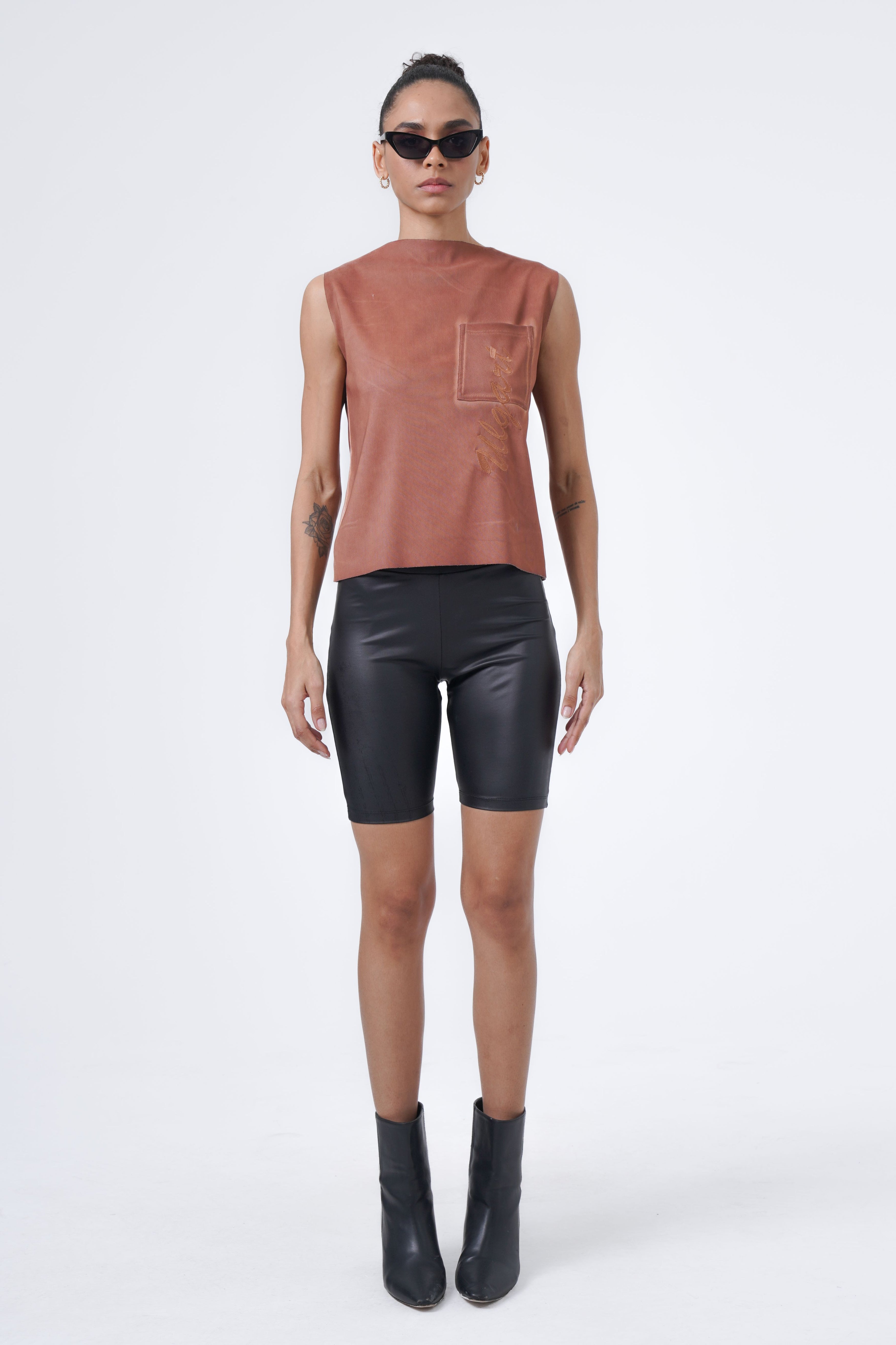 sleeveless top with oil wash effects