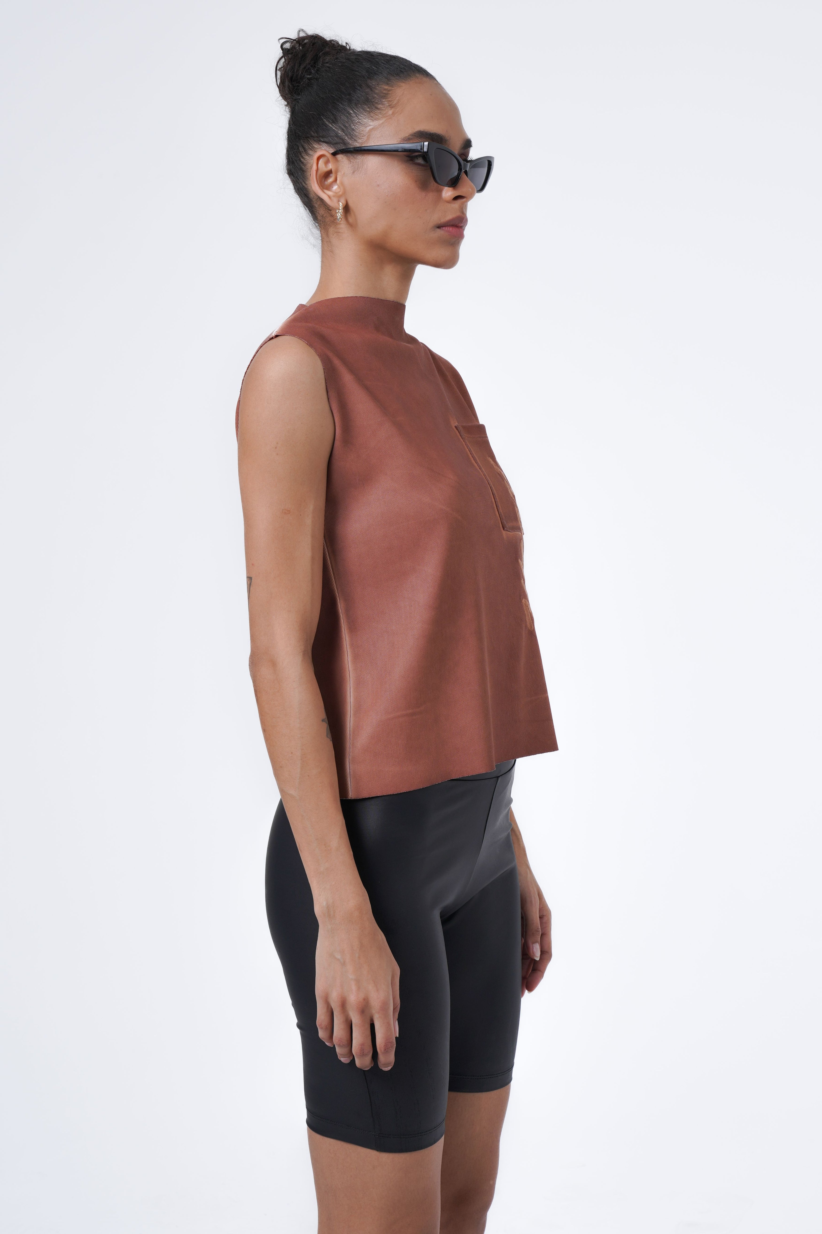 sleeveless top with oil wash effects