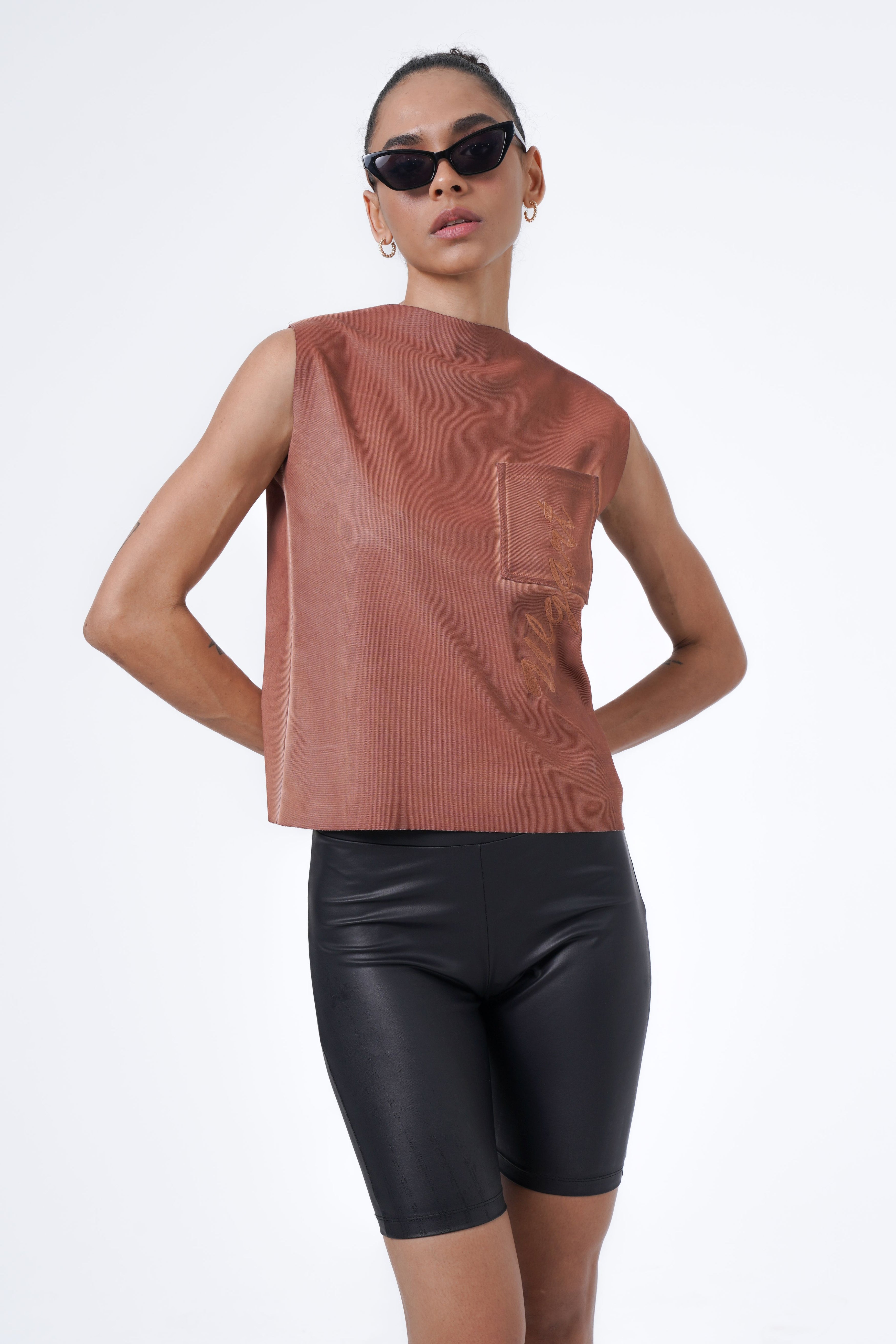 sleeveless top with oil wash effects
