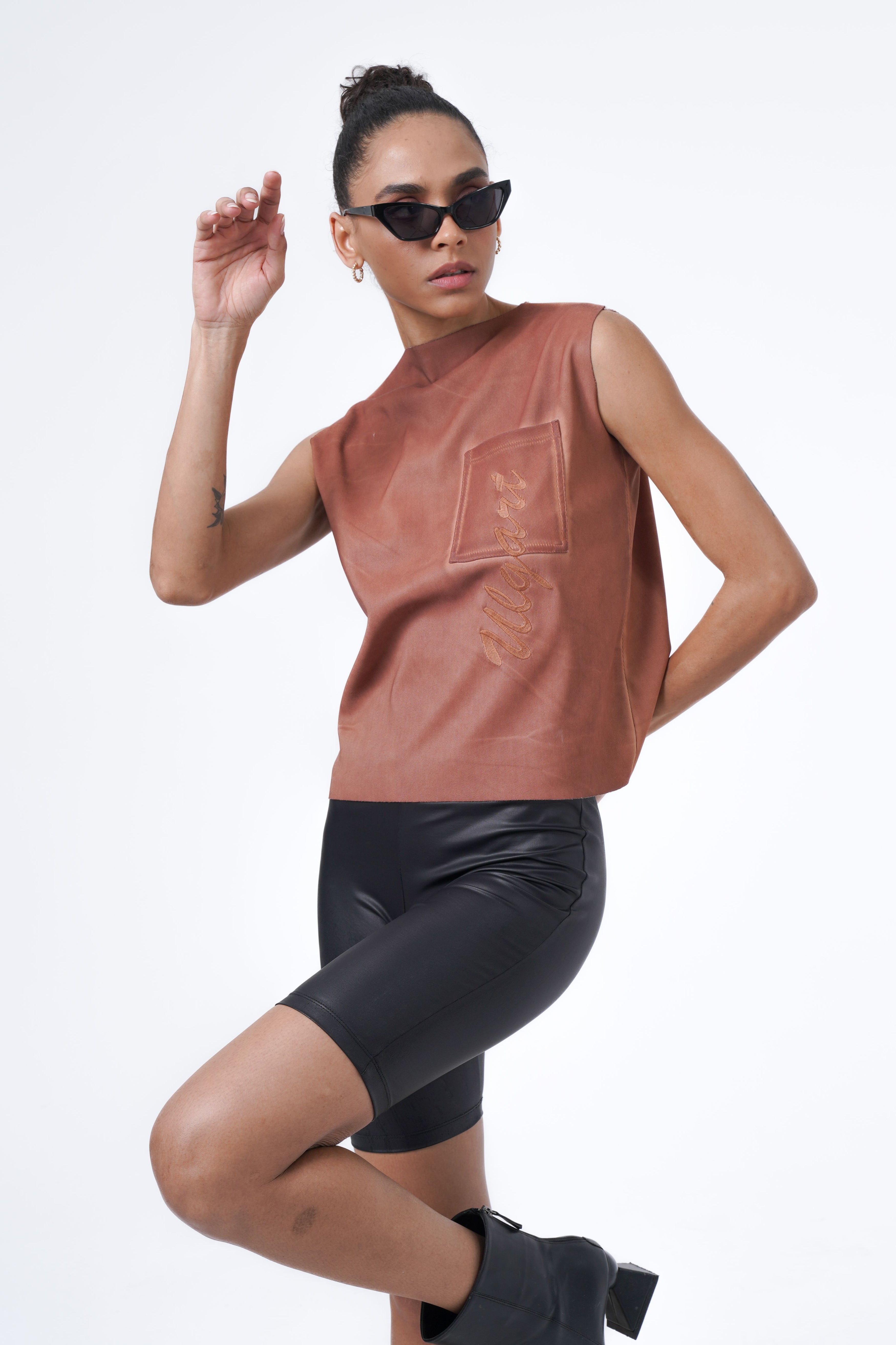 sleeveless top with oil wash effects