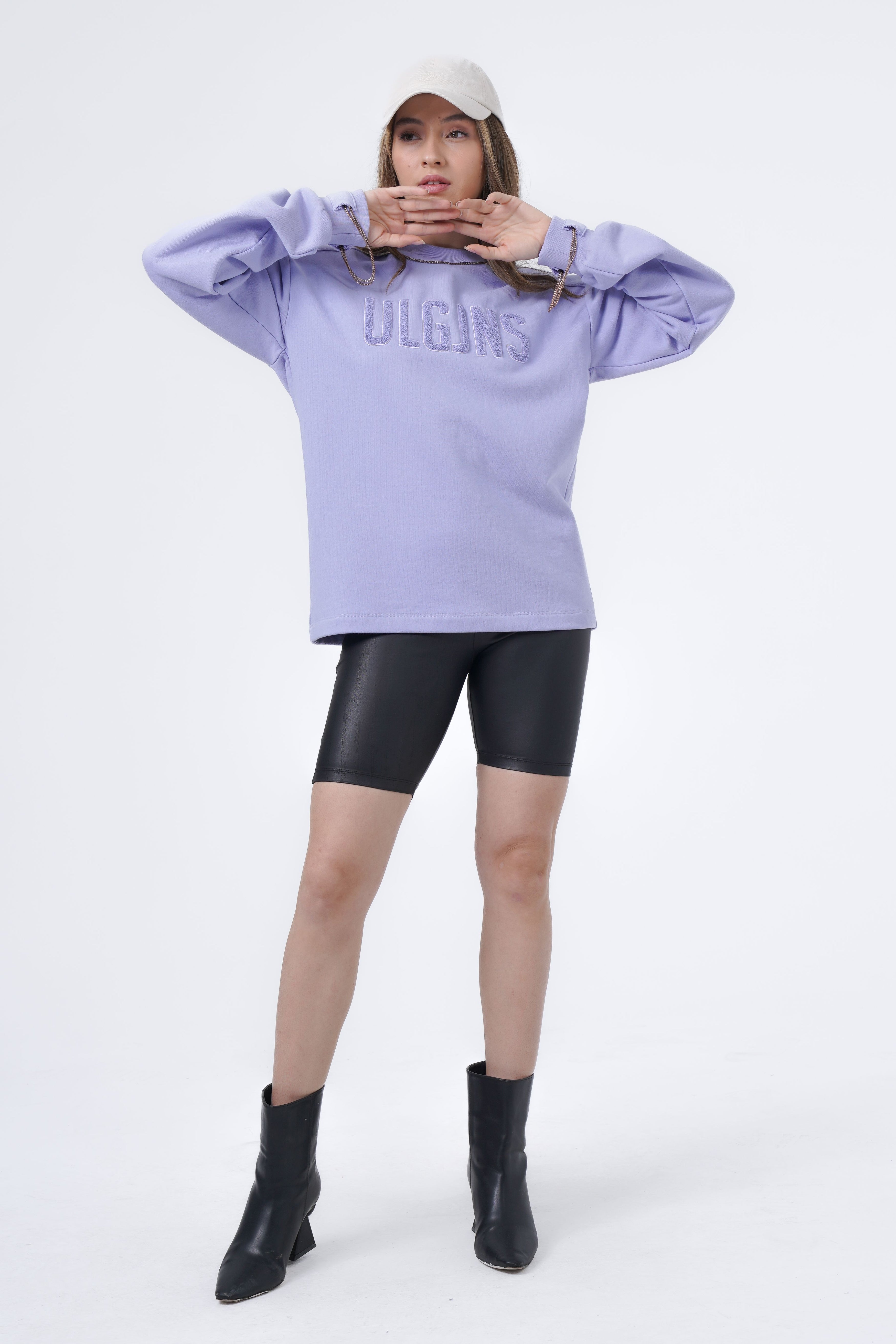Sweatshirt mit Kettenaccessoire und Stickerei