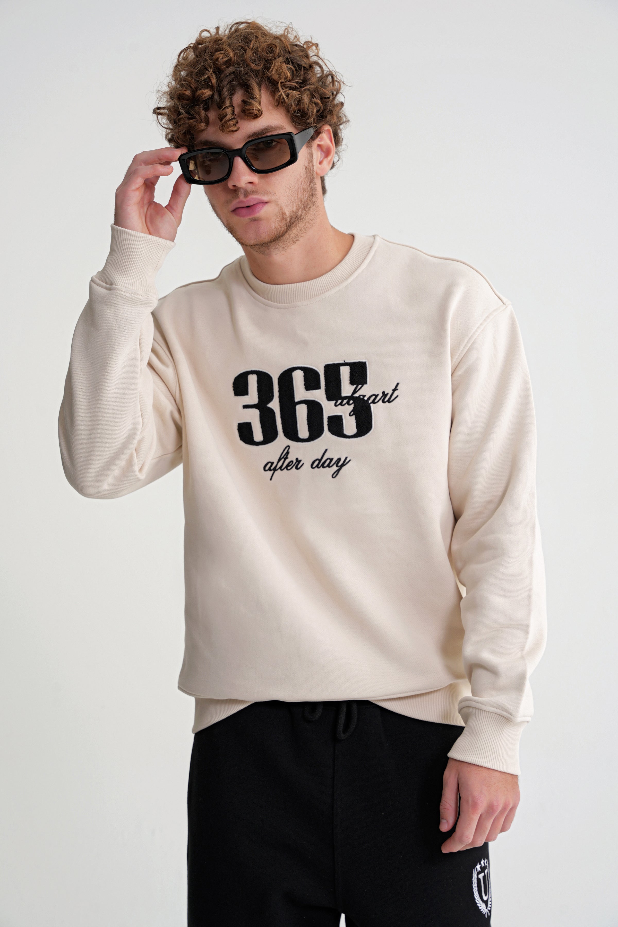 Nataly Oversize Stickerei  Sweat  Antik White