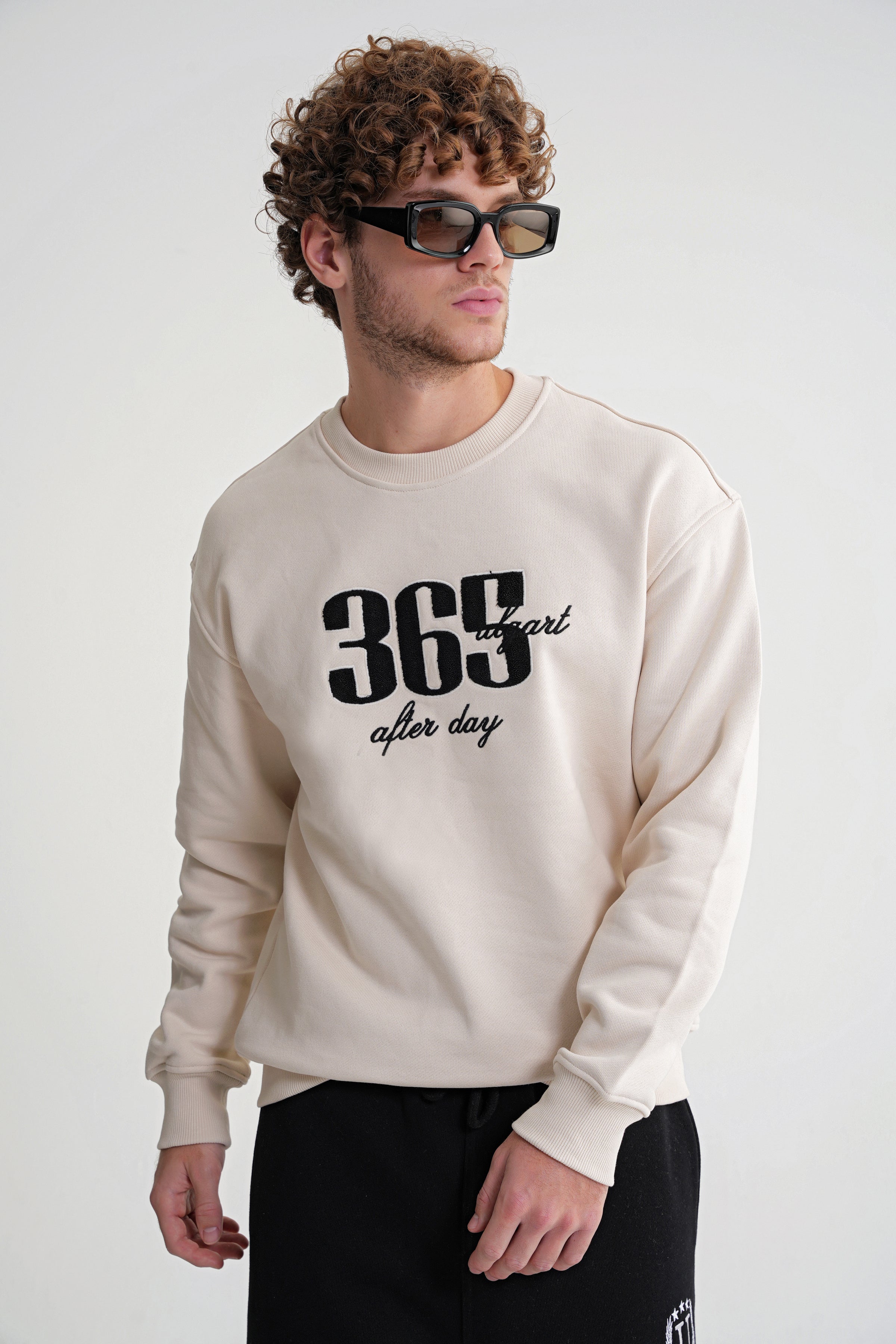 Nataly Oversize Stickerei  Sweat  Antik White