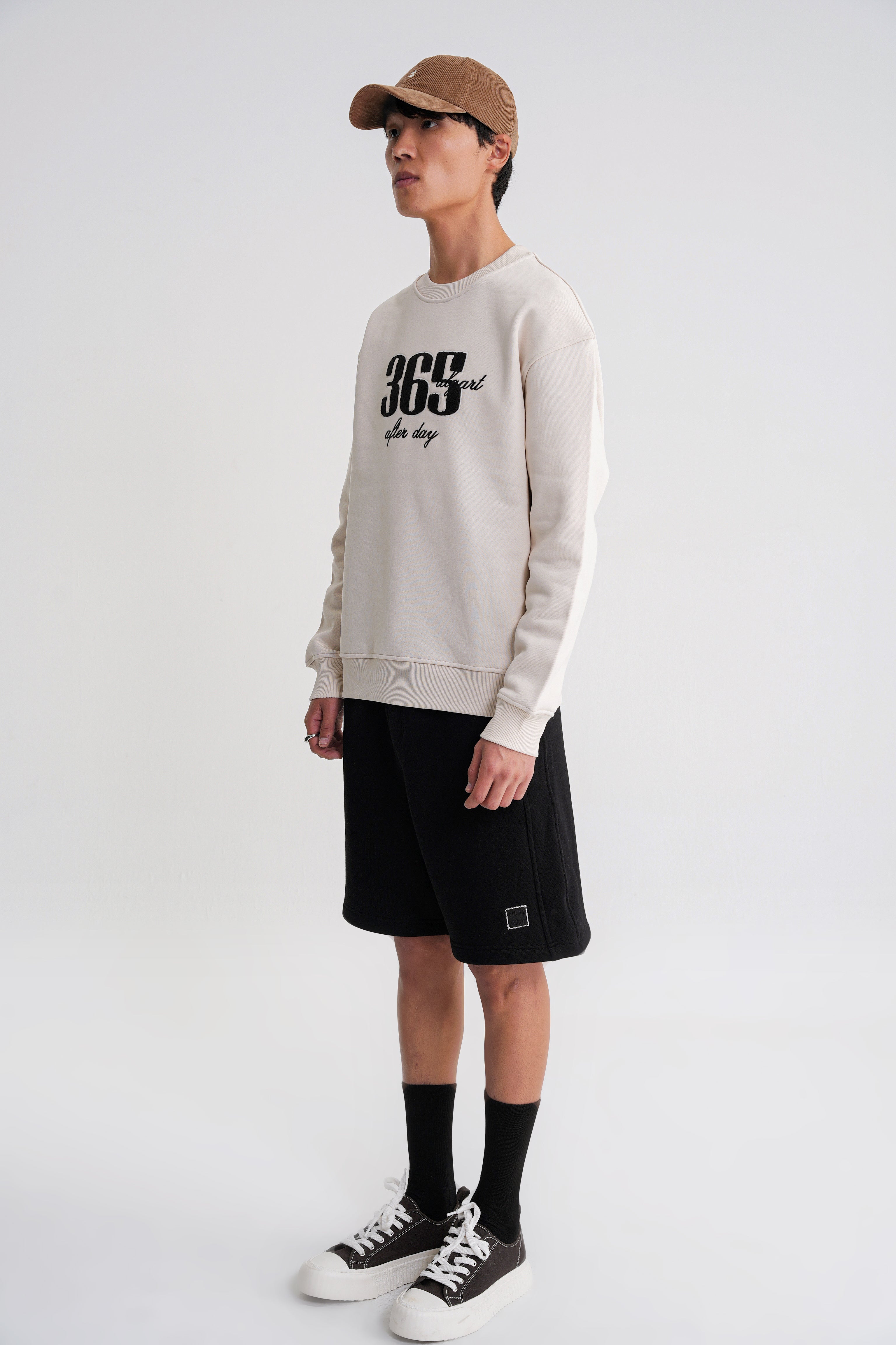 Nataly  Oversize Stickerei Sweat Antik White