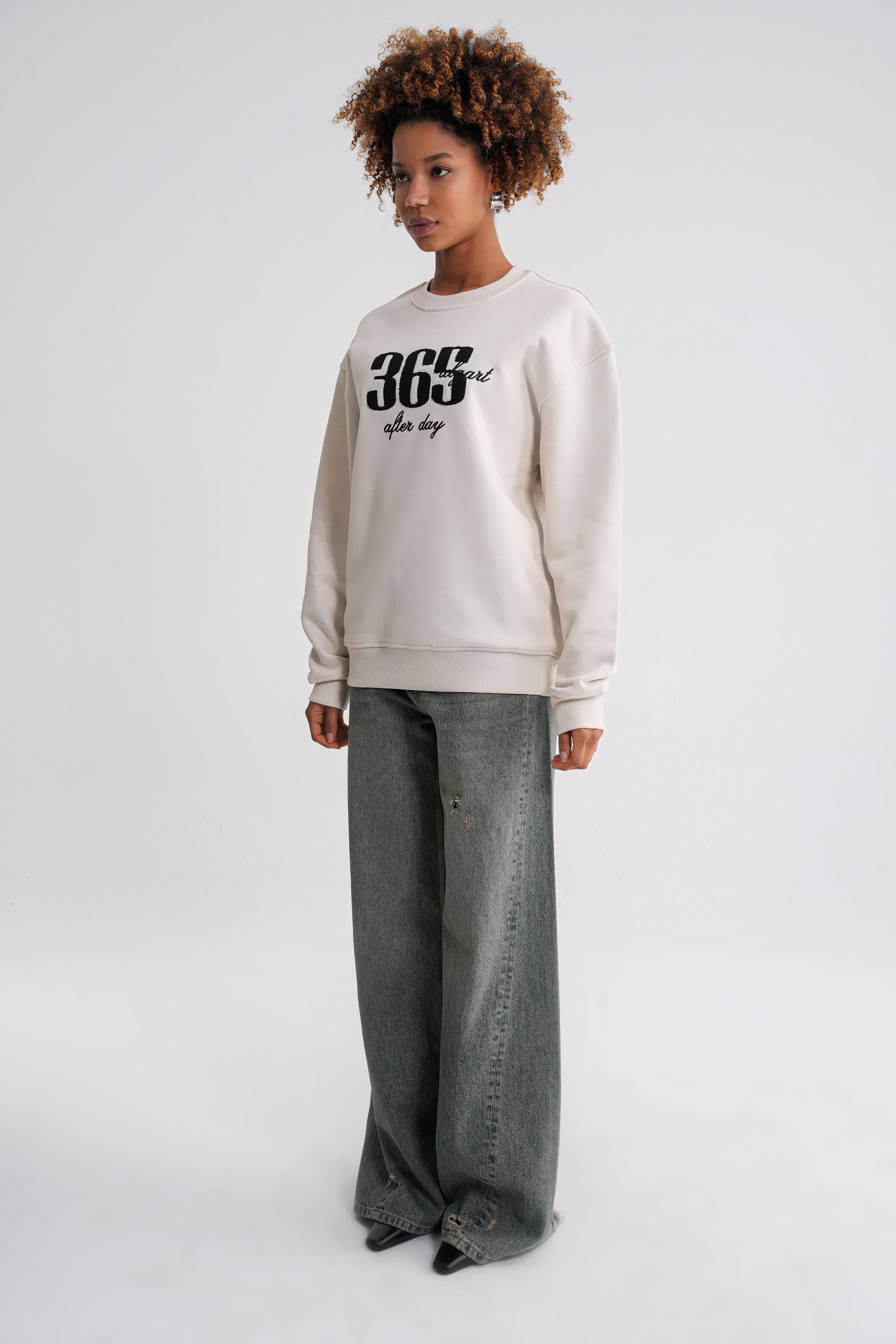 Nataly Oversize Stickerei  Sweat  Antik White