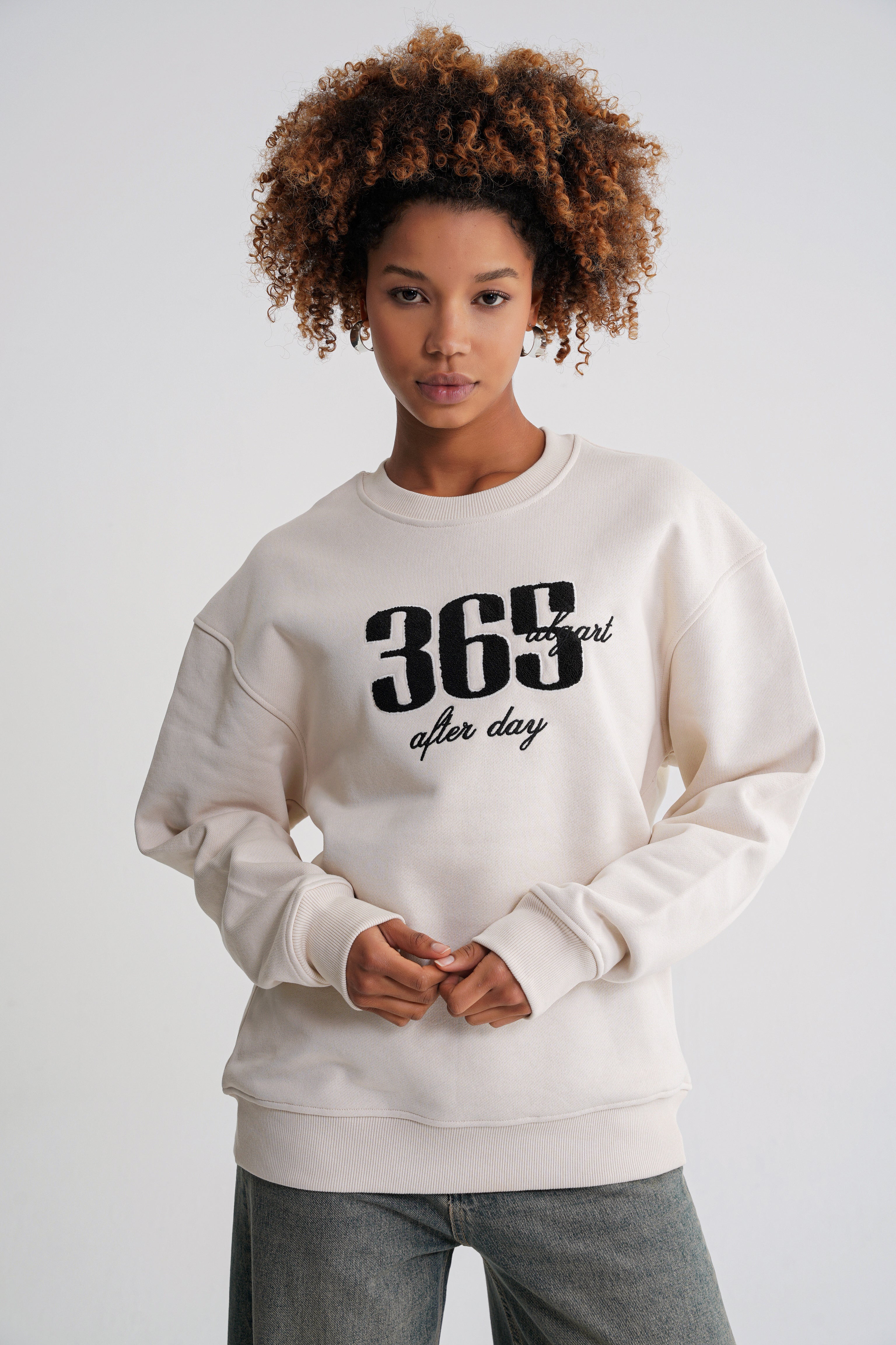 Nataly Oversize Stickerei  Sweat  Antik White