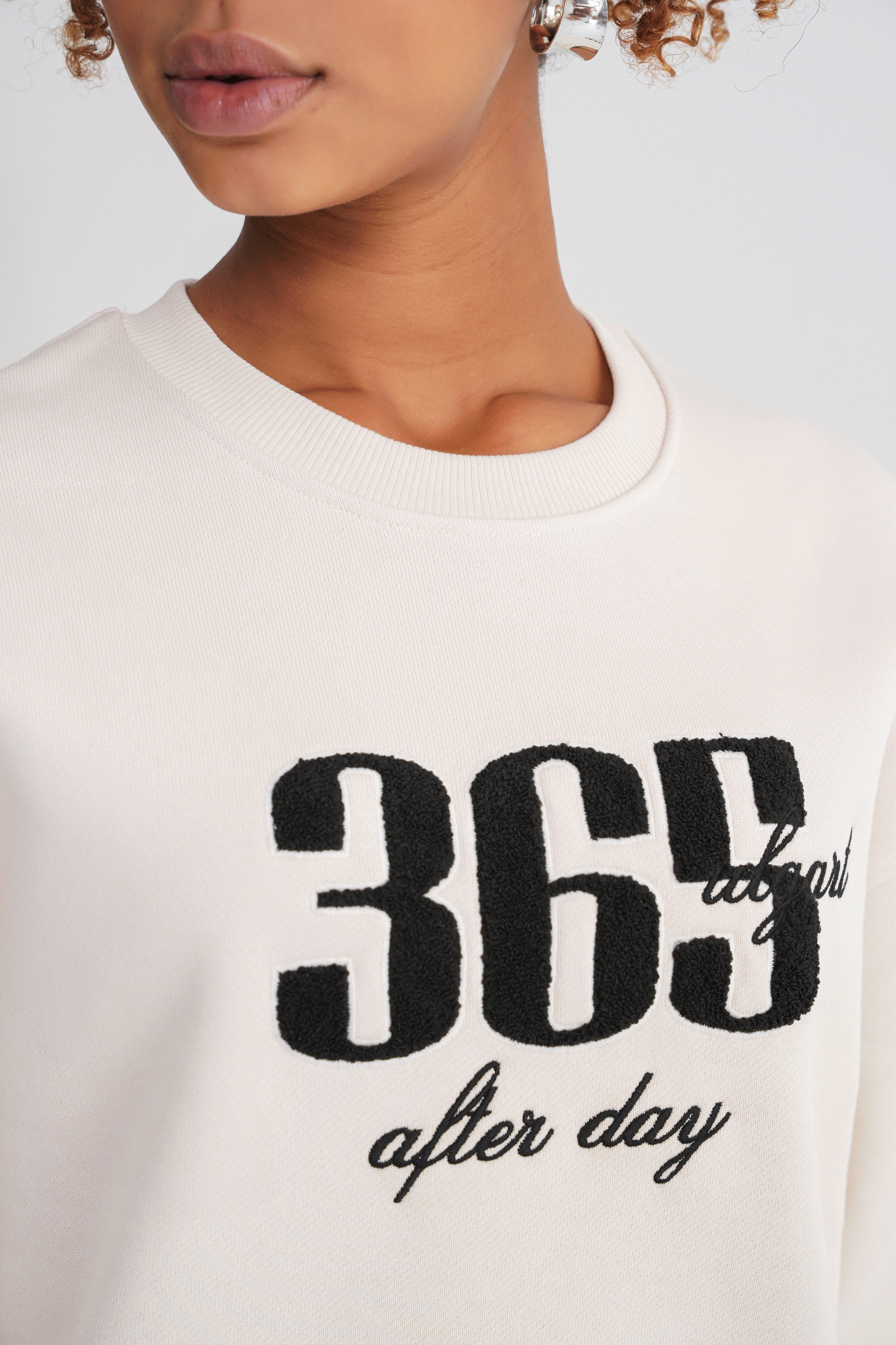 Nataly Oversize Stickerei  Sweat  Antik White