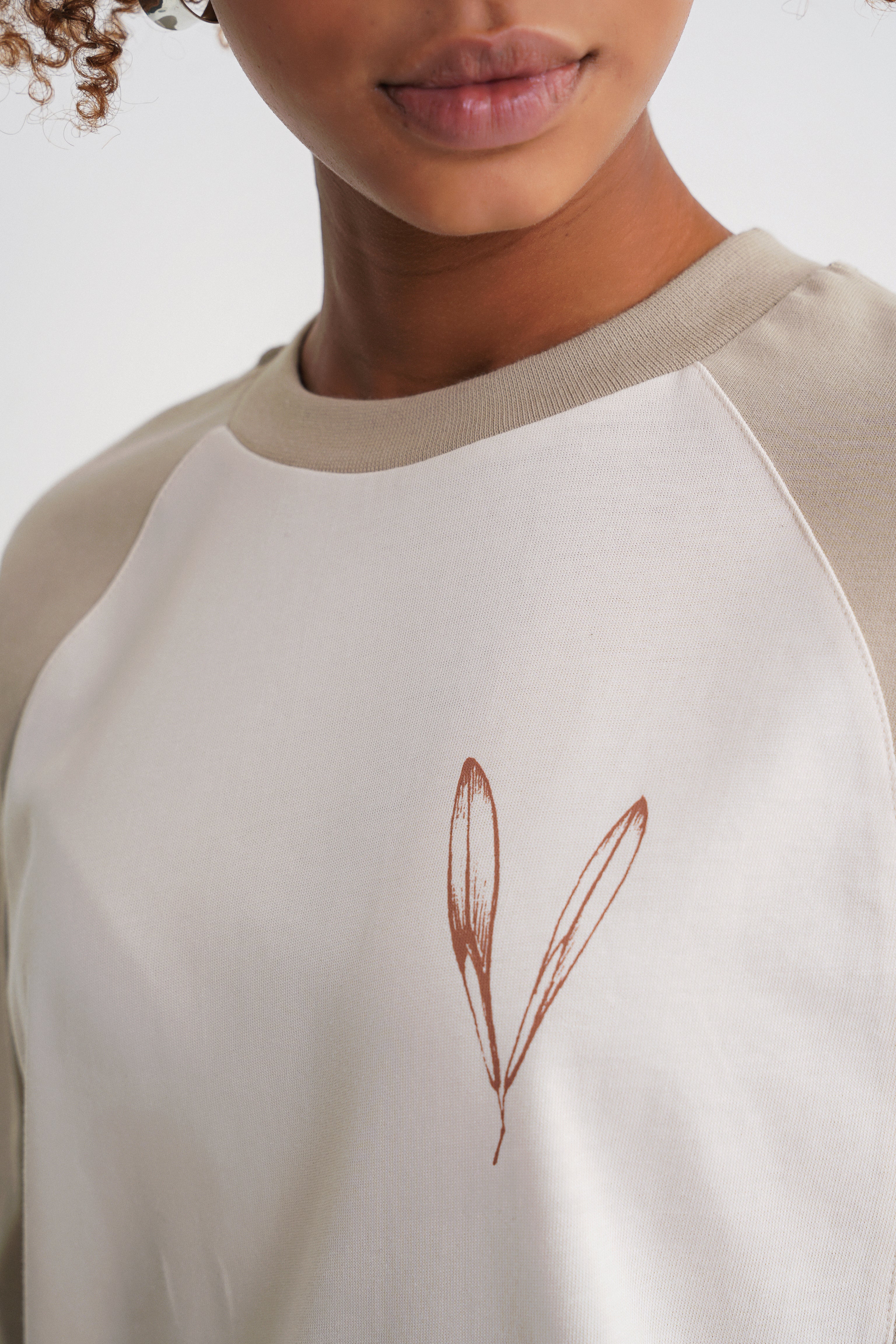 Reglan Flowers Oversize T-shirt Sprey Green -Antik White